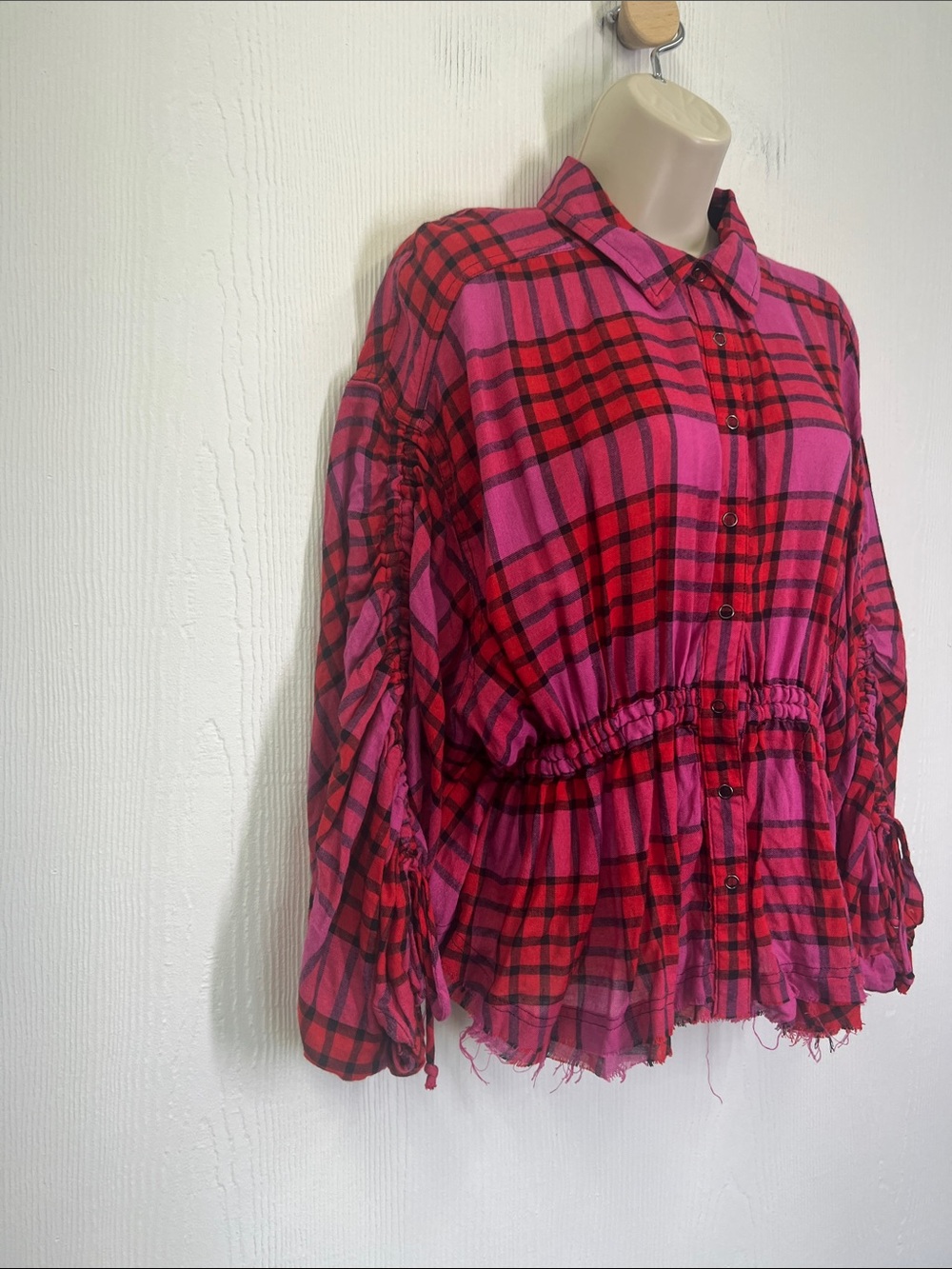 Free People - We The Free Pacific Dawn Pink Red Plaid Ruched Sleeve Blouse Small - Picture 3 of 13